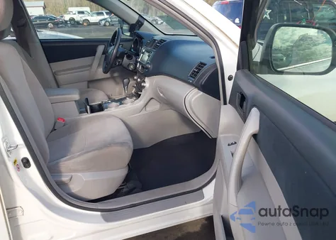 2013 Toyota Highlander z USA, uszkodzony, nr VIN 5TDZA3EH6DS038582